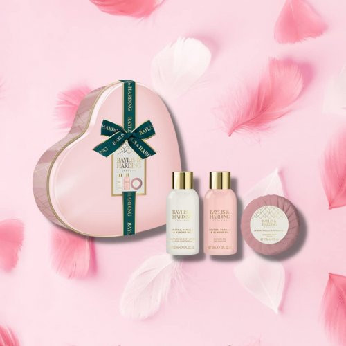 Baylis & Harding Jojoba, Vanilla & Almond Oil Luxury Heart Tin Gift Set